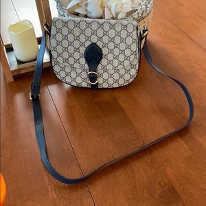 Gucci crossbody bag in GG Supreme - navy / tan!